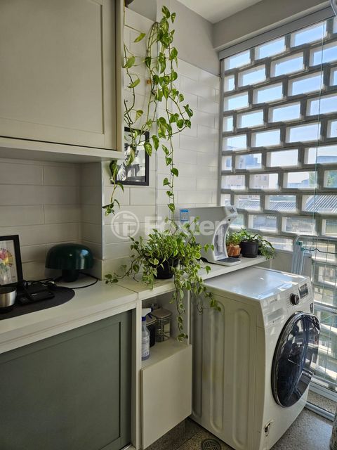 Image 8 - 935612