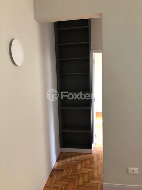 Image 7 - 936682