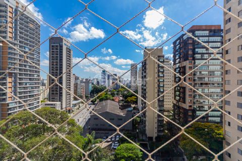 Image 11 - 936717