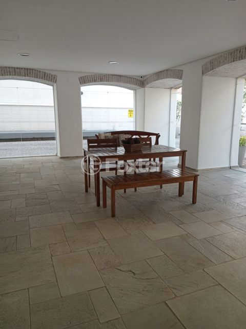 Image 5 - 937343