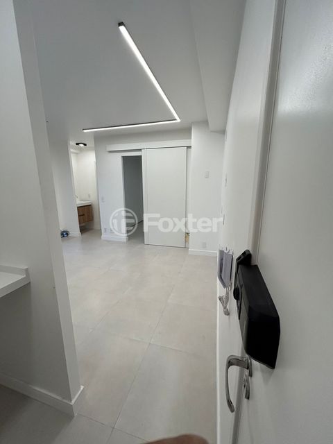 Image 1 - 938665