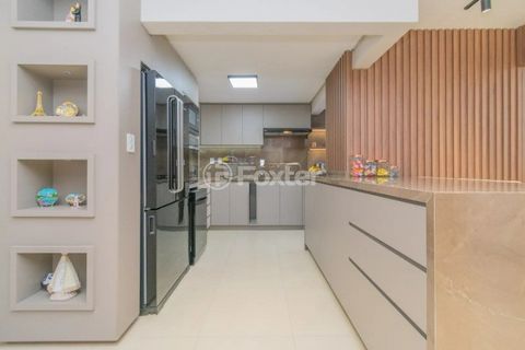 Image 10 - 939012