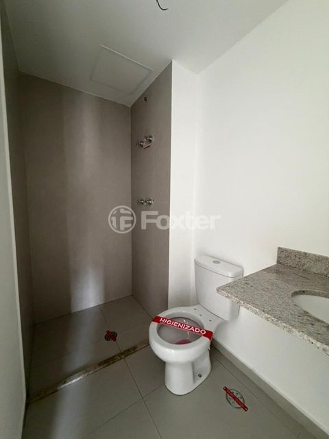 Image 7 - 939024