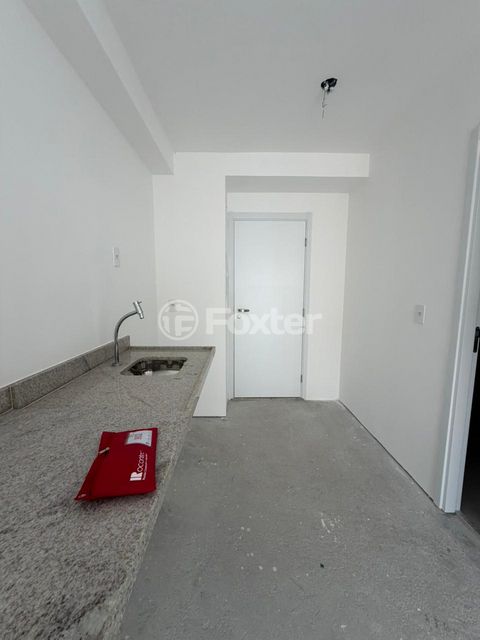 Image 5 - 939024