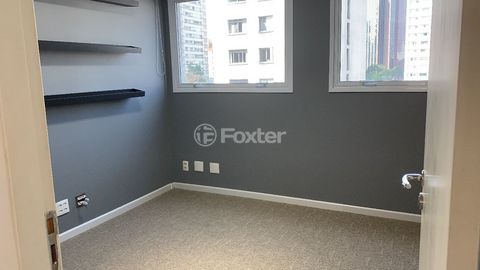 Image 5 - 939984