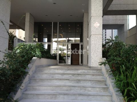 Image 10 - 939984
