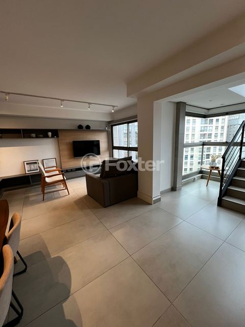 Image 5 - 940345