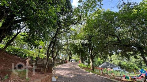 Image 11 - 940456