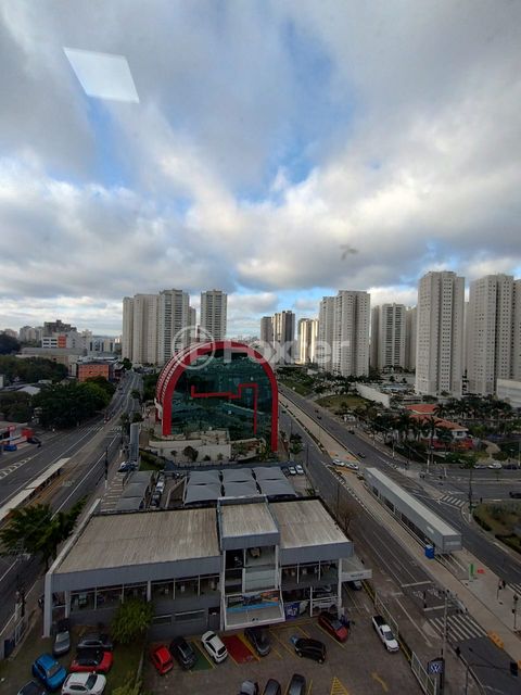 Image 6 - 940599