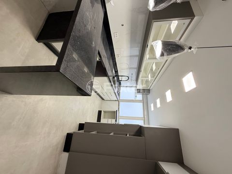 Image 10 - 940661
