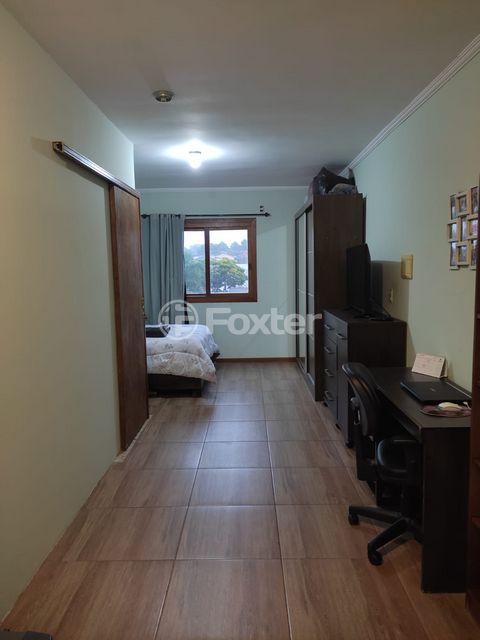Image 7 - 940730