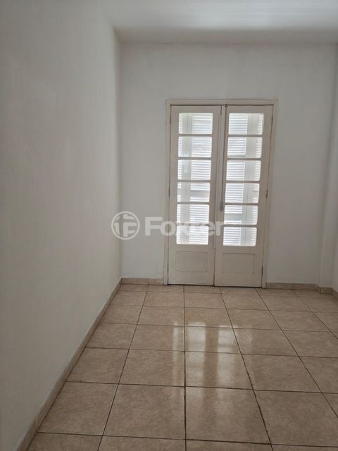 Image 11 - 940744