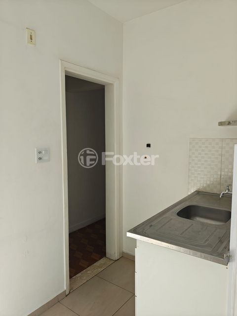 Image 2 - 940744