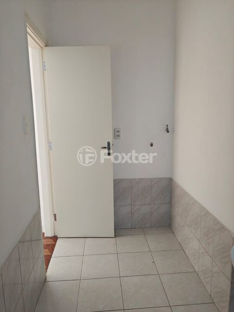 Image 10 - 940744
