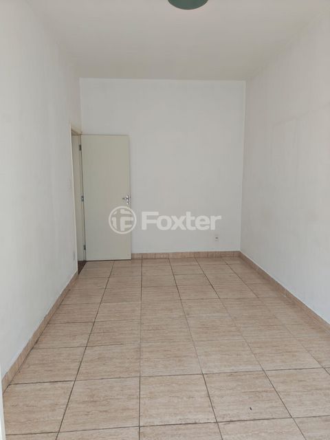 Image 3 - 940744