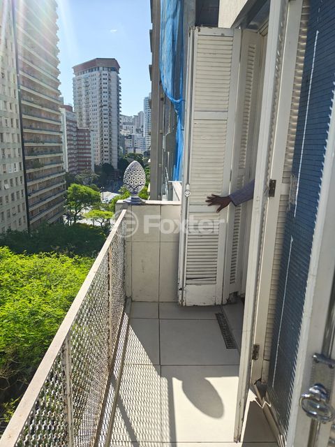 Image 6 - 940744