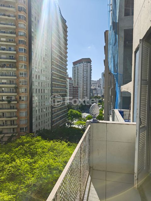 Image 4 - 940744