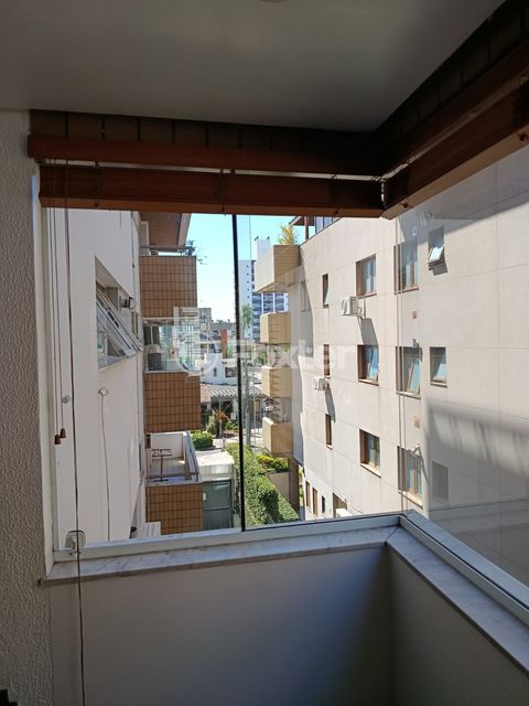 Image 12 - 940854