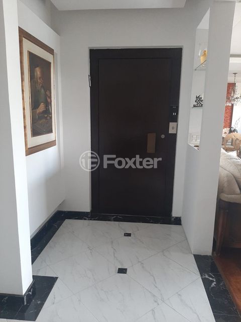 Image 4 - 940947