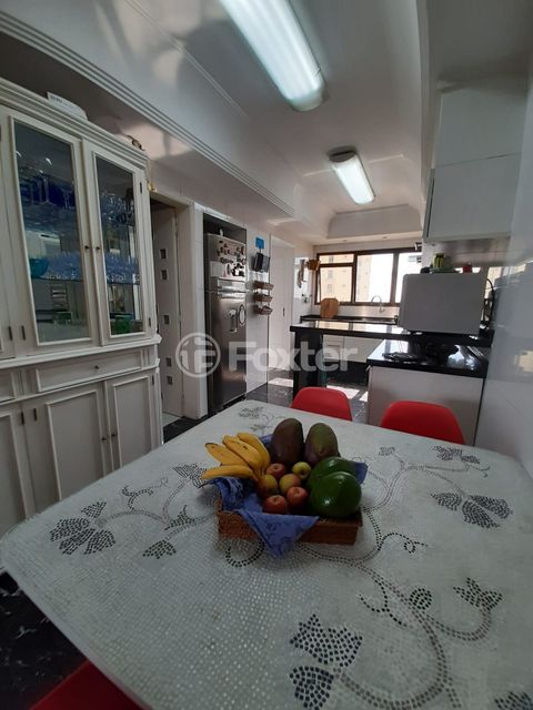 Image 2 - 940947