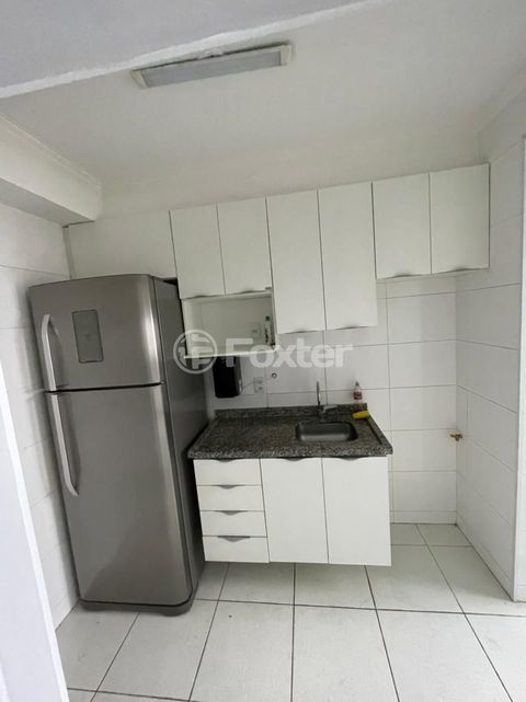 Image 3 - 941860