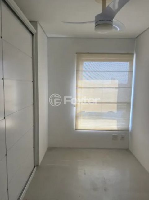 Image 10 - 941880