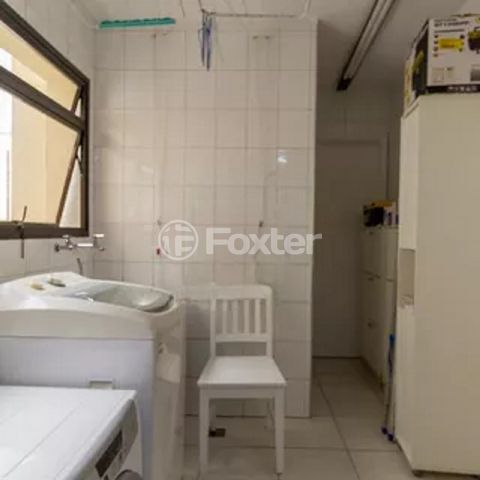 Image 11 - 942485